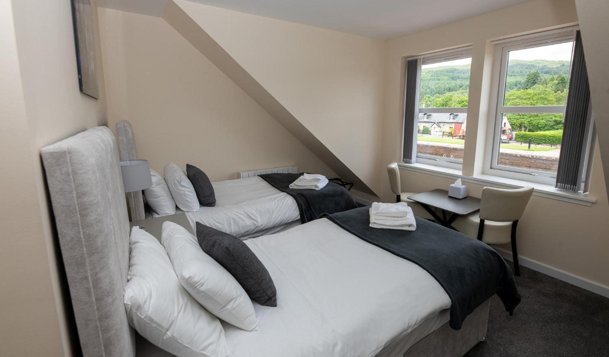 Loch Ness Gate House Hotel Fort Augustus Exterior photo